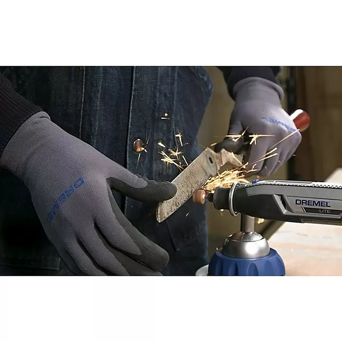 Dremel Multi-Schraubstock 2500 - Rotationswinkel: 360 °, Neigungswinkel: 50° - Anwendungsbeispiel