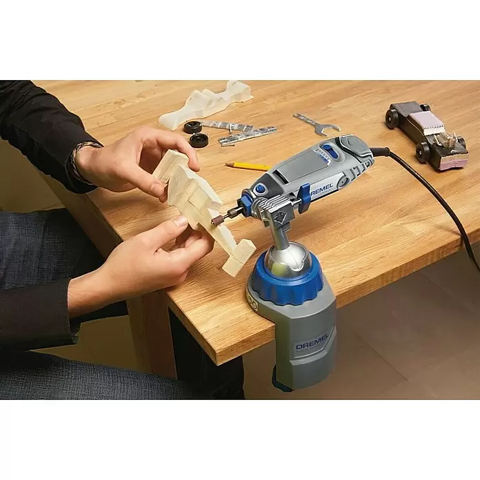 Dremel Multi-Schraubstock 2500 - Rotationswinkel: 360 °, Neigungswinkel: 50° - Anwendungsbeispiel