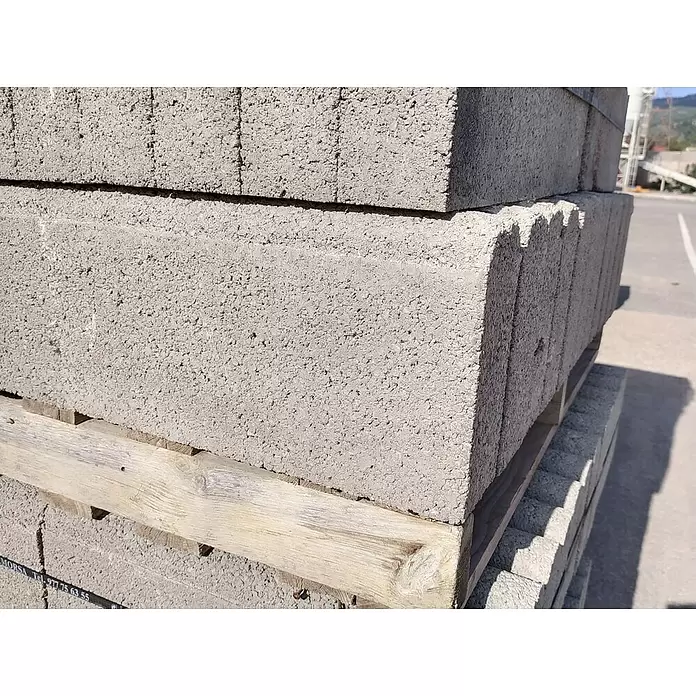 BHS Cataluña Bordillo Monocapa - 50 x 8 x 20 cm, Gris, Hormigón - Foto ambiente
