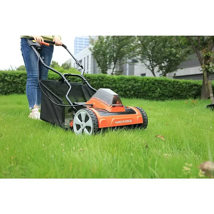Yard Force Akku-Spindelmäher LM C38 - Schnittbreite: 38 cm - Anwendungsbeispiel