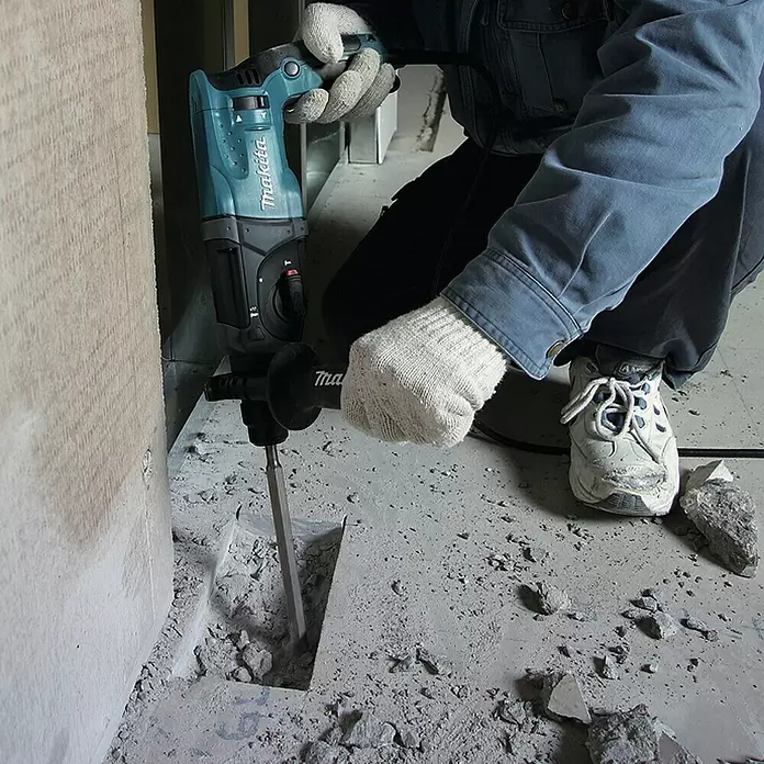 Makita Kombihammer HR2470X10 - 780 W, Leerlaufdrehzahl: 0 U/min - 1.100 U/min, Einzelschlagstärke: 2,4 J - Anwendungsbeispiel