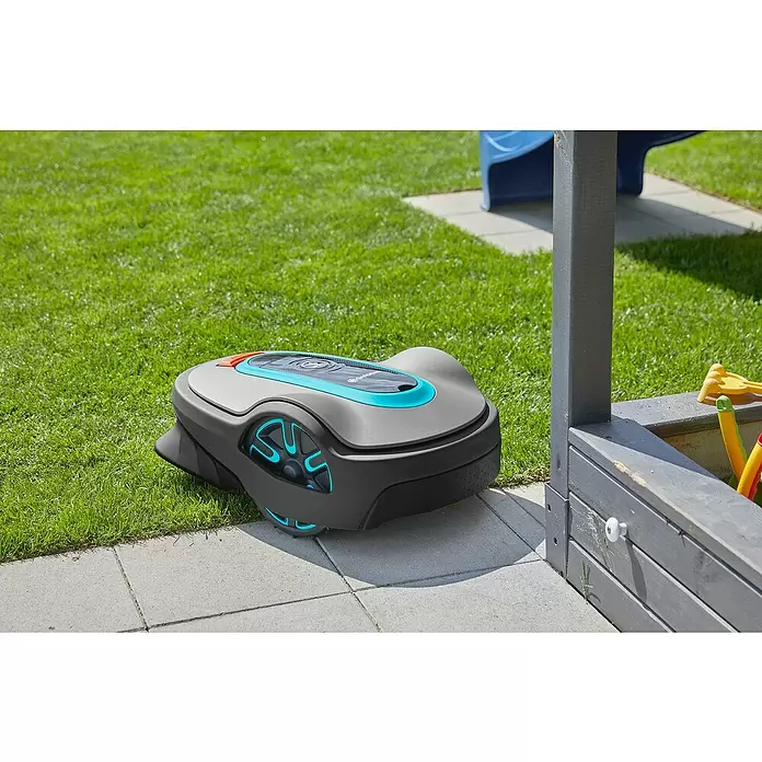 Gardena Mähroboter smart SILENO life Set 750 - 18 V, Li-Ionen, 2 Ah, 1 Akku, Max. Flächenempfehlung: 750 m² - Stimmungsaufnahme
