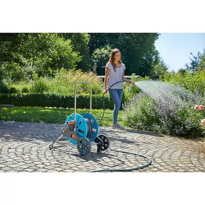 Gardena Gartenschlauch Liano Set - Schlauchlänge: 10 m, Schlauchdurchmesser: 13 mm (½″) - Anwendungsbeispiel