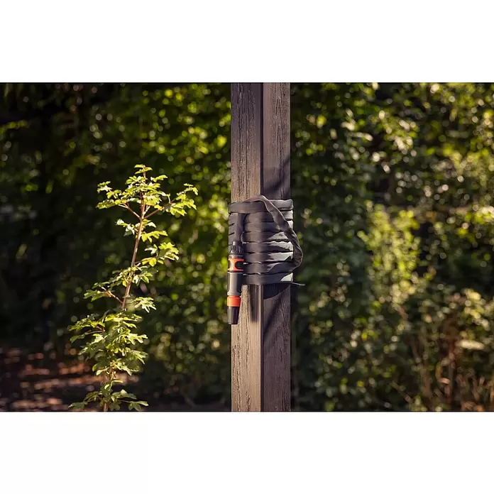 Gardena Gartenschlauch Liano Set - Länge: 30 m, Schlauchdurchmesser: 13 mm (½″) - Stimmungsaufnahme