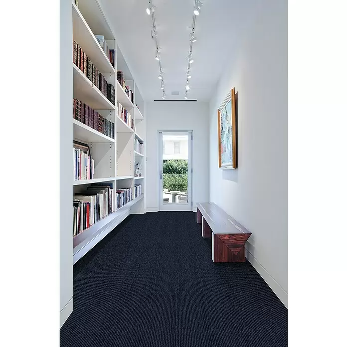 Tarkett Moqueta a metros Tango - Ancho: 2 m, Azul oscuro - Foto ambiente