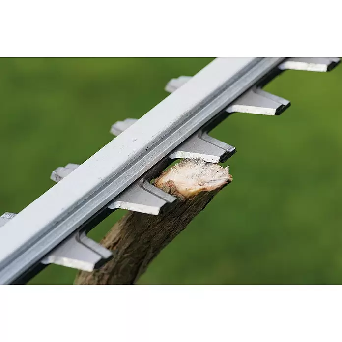Ryobi ONE+ Akku-Heckenschere 18 V RHT1855R40F - 18 V, Li-Ionen, 4 Ah, 1 Akku - Detailaufnahme