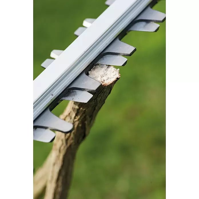 Ryobi ONE+ Akku-Heckenschere 18 V RHT1855R40F - 18 V, Li-Ionen, 4 Ah, 1 Akku - Detailaufnahme