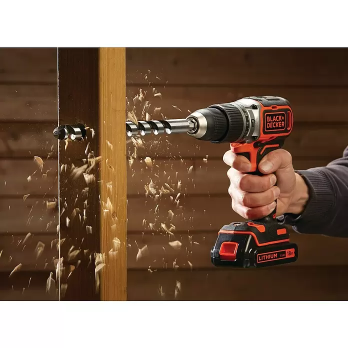 Black+Decker Akku-Schlagschrauber BL188KB-QW - 18 V, 2 Akkus, 1,5 Ah, Leerlaufdrehzahl: 0 U/min - 1.650 U/min - Anwendungsbeispiel
