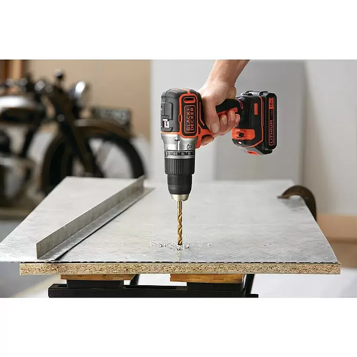 Black+Decker Akku-Schlagschrauber BL188KB-QW - 18 V, 2 Akkus, 1,5 Ah, Leerlaufdrehzahl: 0 U/min - 1.650 U/min - Anwendungsbeispiel
