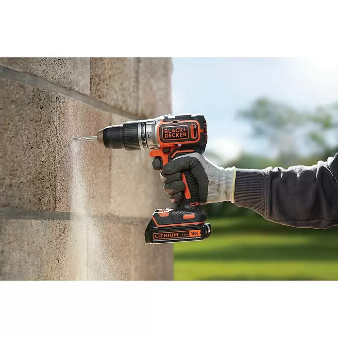 Black+Decker Akku-Schlagschrauber BL188KB-QW - 18 V, 2 Akkus, 1,5 Ah, Leerlaufdrehzahl: 0 U/min - 1.650 U/min - Anwendungsbeispiel