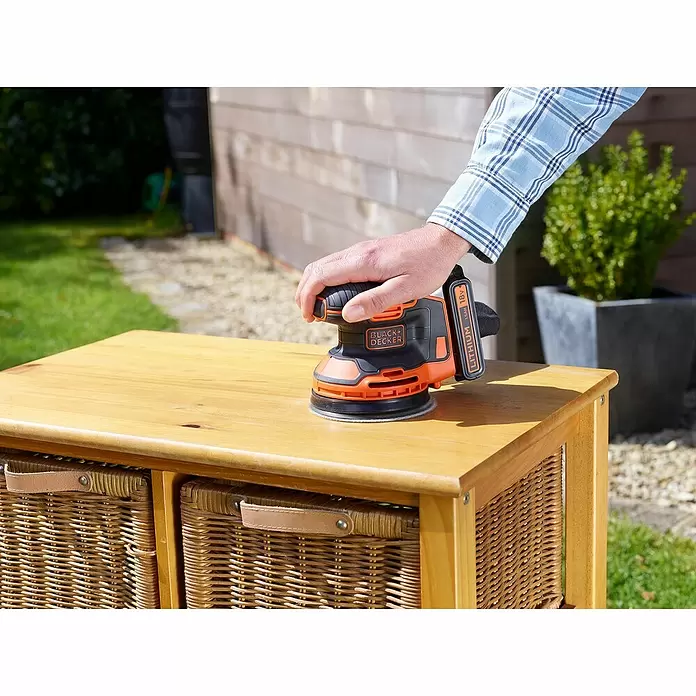Black+Decker Akku-Exzenterschleifer BDCROS18N-XJ - 125 mm - Anwendungsbeispiel
