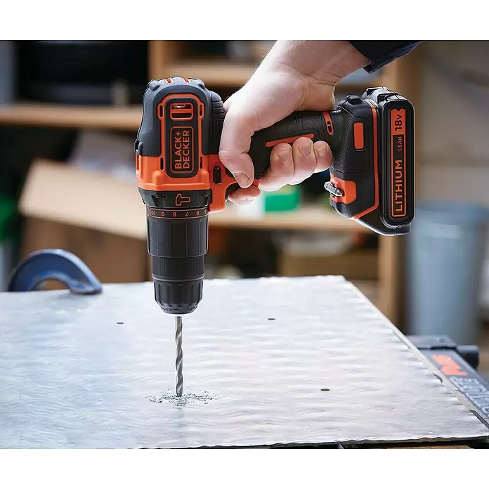 Black+Decker Akku-Schlagbohrschrauber BDCHD18K-QW - 18 V, 1,5 Ah, 1 Akku, 360 U/min - 1.400 U/min - Anwendungsbeispiel
