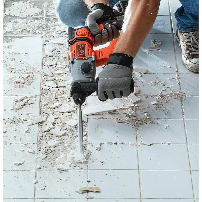 Black+Decker Akku-Kombihammer BCD900B-XJ - 18 V, Ohne Akku, Leerlaufdrehzahl: 0 U/min - 1.880 U/min, Einzelschlagstärke: 1,2 J - Anwendungsbeispiel