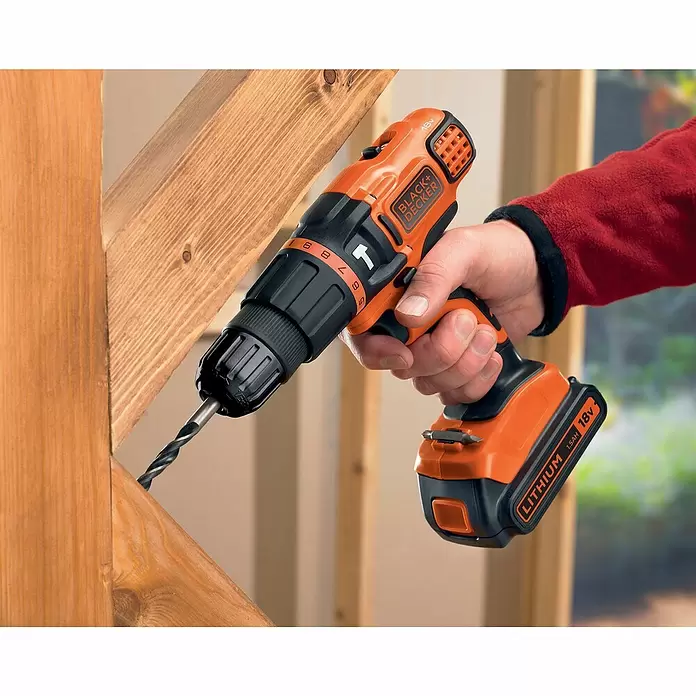 Black+Decker Akku-Schlagbohrschrauber BDCH188N-XJ - 18 V, Leerlaufdrehzahl: 0 U/min - 1.350 U/min - Anwendungsbeispiel