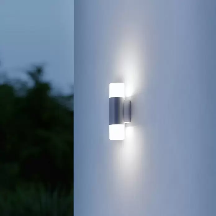 Steinel LED-Außenwandleuchte L 910 ANT - 9,8 W, 8,5 x 8 x 23,5 cm, Anthrazit, IP44 - Stimmungsaufnahme