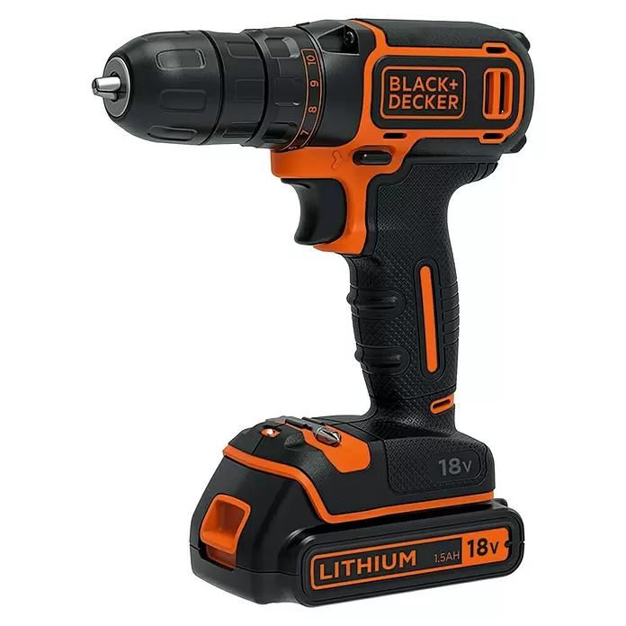 Black+Decker Akku-Schlagbohrschrauber BDCDC18KB-QW - 18 V, 2 Akkus, 1,5 Ah - Diagonale Ansicht