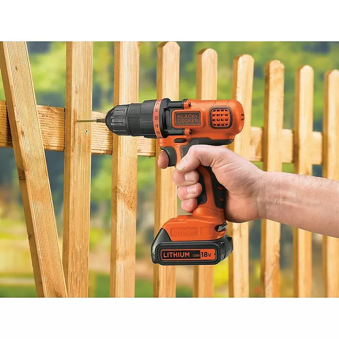 Black+Decker Akku-Schlagbohrschrauber BDCDD18N-XJ - 18 V, Ohne Akku, Leerlaufdrehzahl: 0 U/min - 650 U/min - Anwendungsbeispiel
