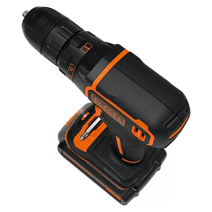 Black+Decker Akku-Schlagbohrschrauber BDCDC18KB-QW - 18 V, 2 Akkus, 1,5 Ah - Diagonale Ansicht