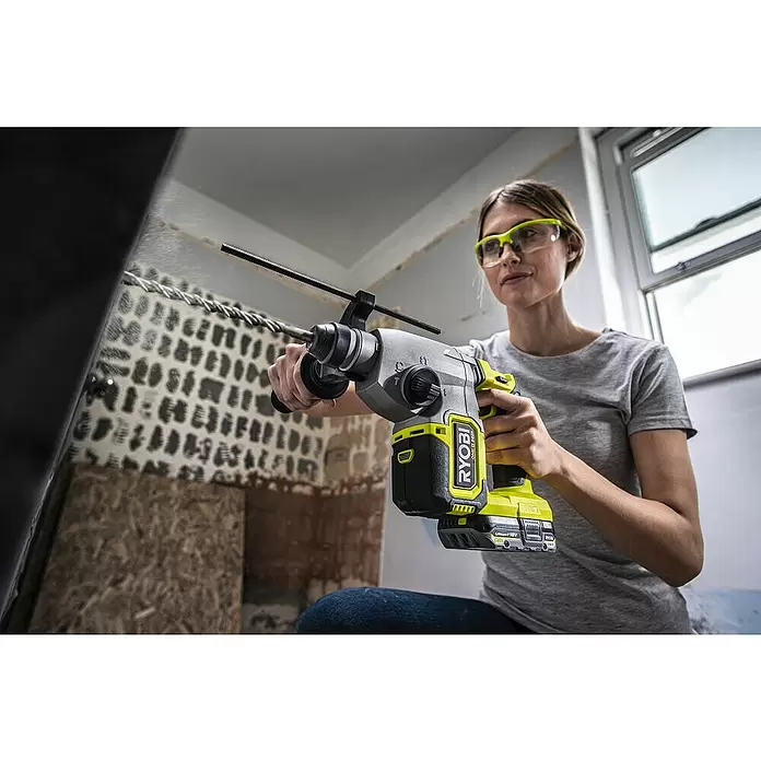 Ryobi ONE+HP Martillo perforador de batería RSDS18X - 18 V, Sin batería, Número de revoluciones de marcha en vacío: 0 r.p.m. - 1.400 r.p.m., Energía de percusión: 2,5 J - Producto en uso