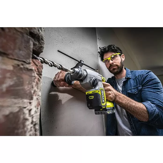 Ryobi ONE+HP Martillo perforador de batería RSDS18X - 18 V, Sin batería, Número de revoluciones de marcha en vacío: 0 r.p.m. - 1.400 r.p.m., Energía de percusión: 2,5 J - Producto en uso