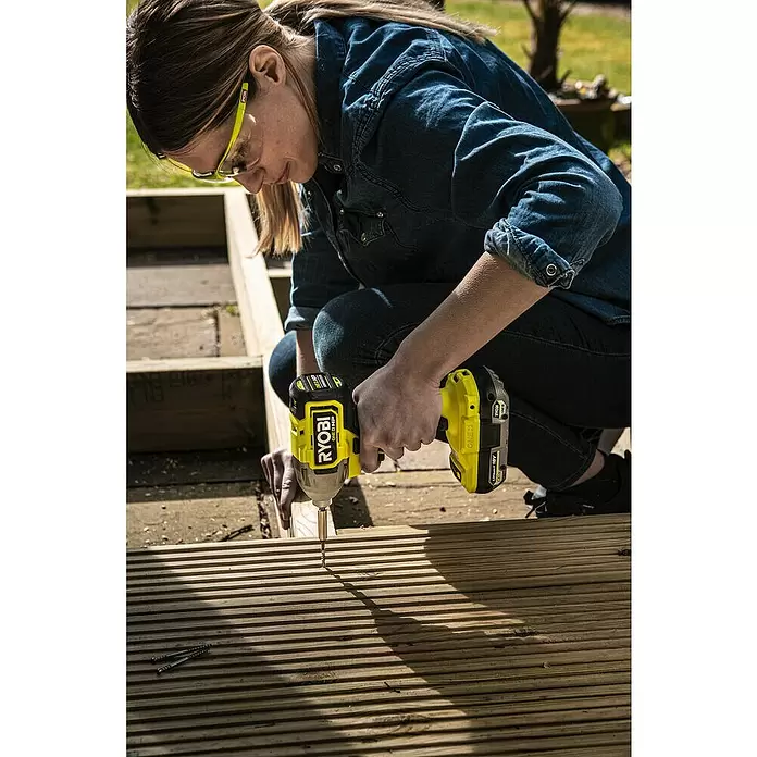 Ryobi ONE+HP Atornillador de impacto de batería RID18X - 18 V, Sin batería, Número de revoluciones de marcha en vacío: 0 r.p.m. - 2.900 r.p.m. - Producto en uso