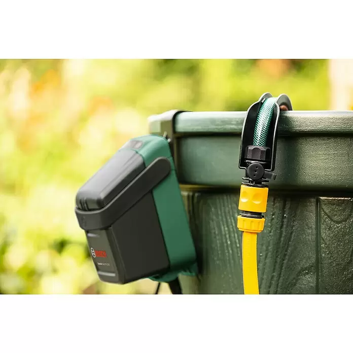 Bosch Wandhalterung - Passend für: Bosch Akku-Regenwasserpumpe GardenPump 18 - Stimmungsaufnahme