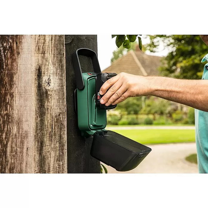Bosch 18 V Power for All Akumulatorska pumpa za kišnicu - 18 V, 1 baterija, Maksimalni protok: 2.000 l/h - Proizvod u upotrebi