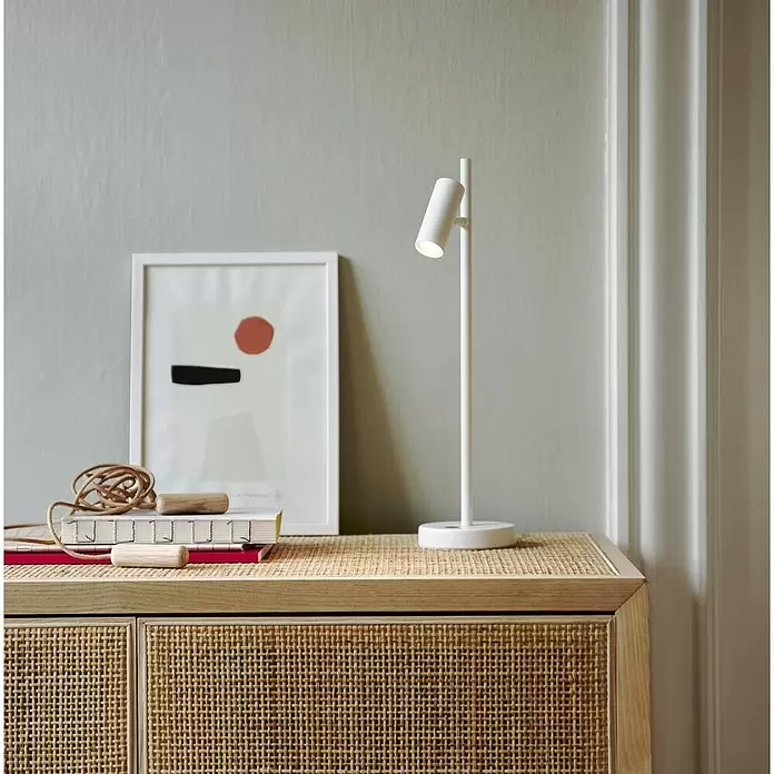 Nordlux Omari Lámpara de sobremesa LED - 3,3 W, L x An x Al: 10 x 15,5 x 40 cm, Blanco, Color de luz: Blanco cálido - Foto ambiente