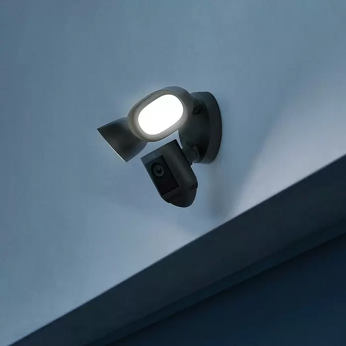 Ring Überwachungskamera Floodlight Cam Wired Pro - Schwarz, 1.920 x 1.080 Pixel (Full HD) - Stimmungsaufnahme