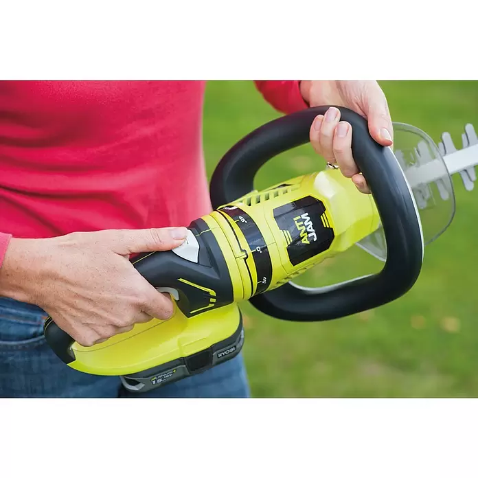 Ryobi ONE+ Akku-Heckenschere 18 V RHT1855R40F - 18 V, Li-Ionen, 4 Ah, 1 Akku - Anwendungsbeispiel