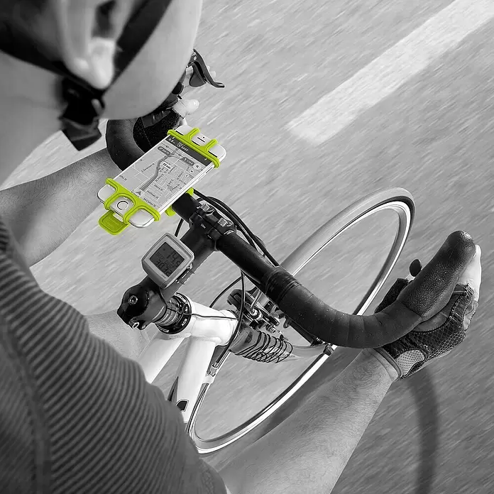 Celly Telefoonhouder Fiets - Groen, Siliconen, Geschikt voor: Fietsen - Toepassingsvoorbeeld