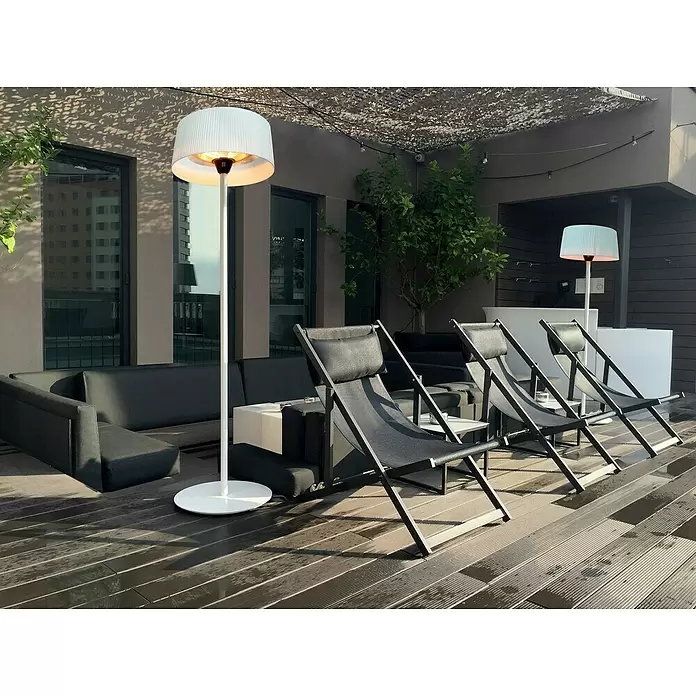 Sunred Halogen-Heizstrahler Artix - Höhe: 224 cm, Leistung: 2.100 W, Weiß - Stimmungsaufnahme