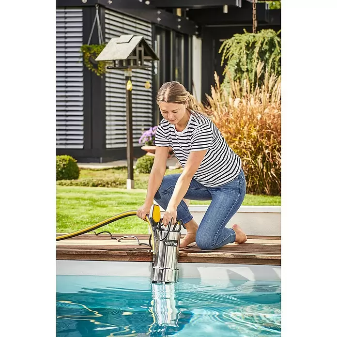 Neptun Bomba para aguas residuales GC-DP 9035 N - 900 W, Capacidad de bombeo máx.: 18.000 l/h - Producto en uso