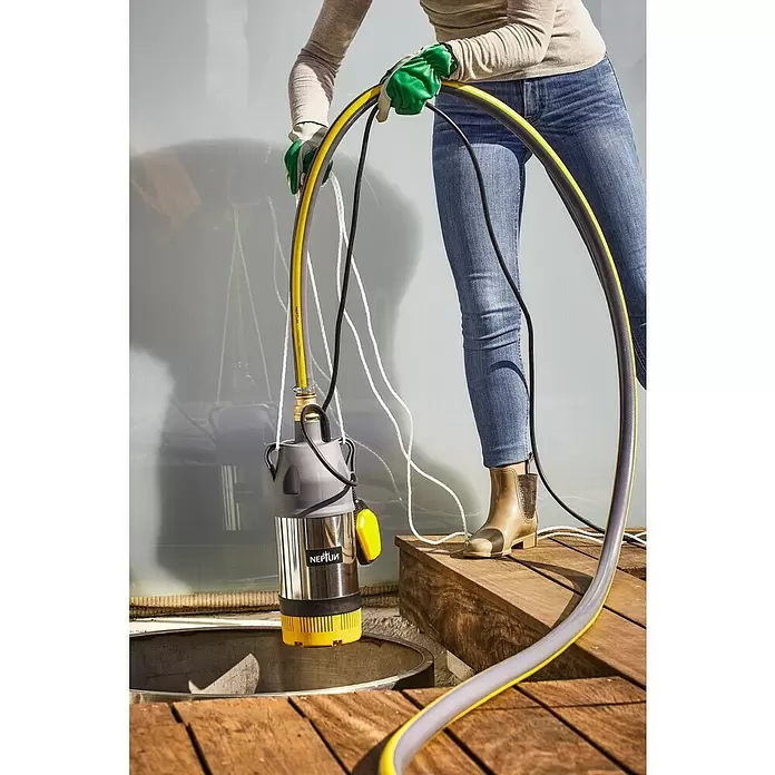 Neptun Bomba sumergible de presión NTP-E 80 - 800 W, Capacidad de bombeo máx.: 6.000 l/h - Producto en uso