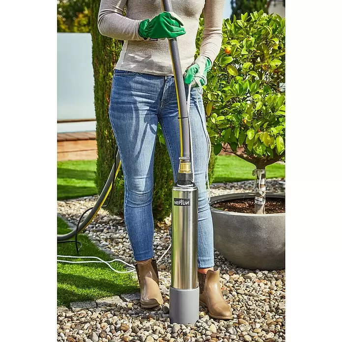 Neptun Bomba de pozo NTP-E 100 - 1.000 W, Capacidad de bombeo máx.: 6.500 l/h - Producto en uso
