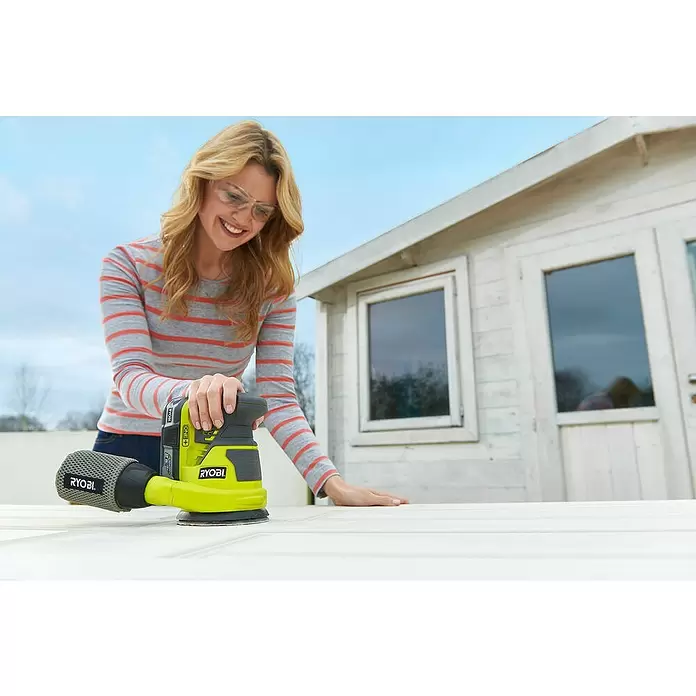 Ryobi ONE+ Akku-Exzenterschleifer R18ROS-0 - 18 V, 5 Ah, Ohne Akku, 125 mm, 10.000 U/min - Anwendungsbeispiel