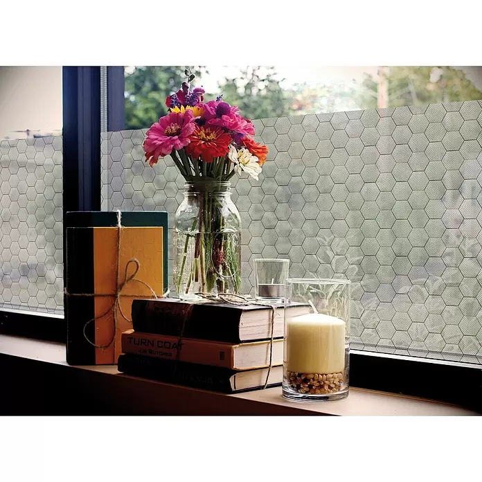 Lámina adhesiva al corte estático gofrado fix Hexagon - Ancho: 92 cm - Foto ambiente