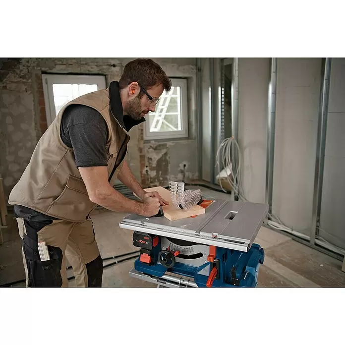 Bosch Professional Biturbo Akku-Tischkreissäge GTS 18V-216 - 18 V, Ohne Akku, Durchmesser Sägeblatt: 216 mm, Ohne Sägetisch - Anwendungsbeispiel