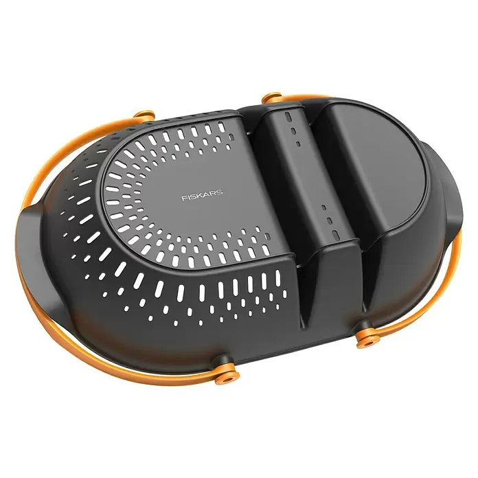 Fiskars Plus Gartenkorb - Kunststoff, Schwarz/Orange - Diagonale Ansicht