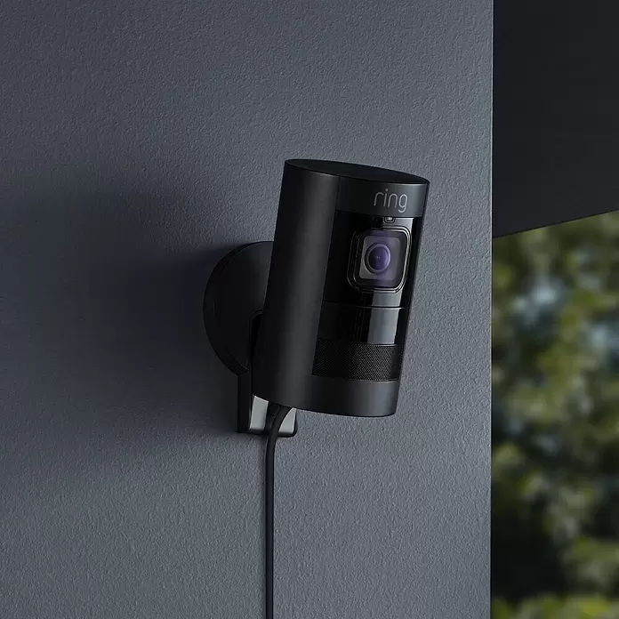 Ring Überwachungskamera Stick Up Cam Elite - 1.920 x 1.080 Pixel (Full HD), Schwarz, Netzanschluss, 2 Wege Kommunikation - Stimmungsaufnahme