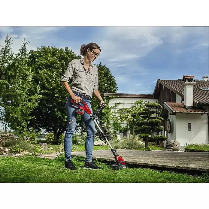 Einhell Power X-Change Recortabordes de batería GE-CT 18 Li-Solo - 18 V, Iones de litio, Sin batería, Ancho de corte: 24 cm - Producto en uso
