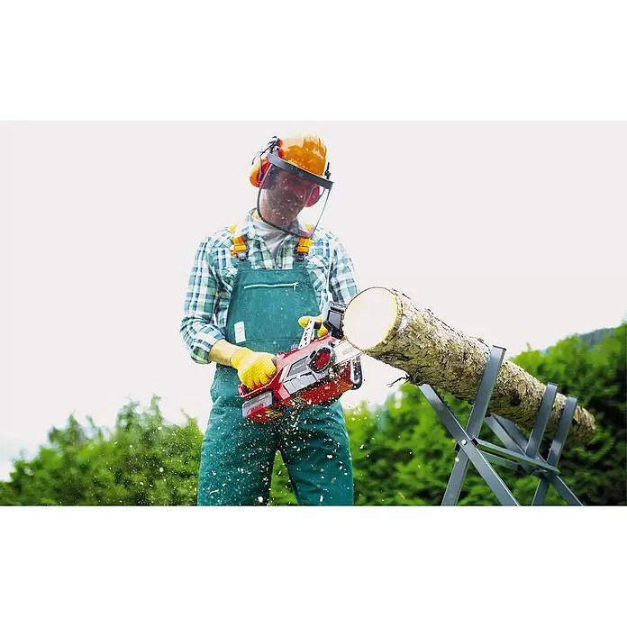 Einhell Power X-Change Akku-Kettensäge GE-LC 18/25 Li-Solo - 18 V, Ohne Akku, Schwertlänge: 25 cm - Anwendungsbeispiel