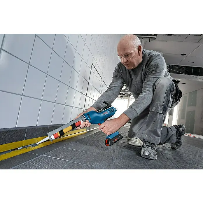 Bosch Professional Akku-Kartuschenpresse GCG 18V-310 - 18 V, Ohne Akku, Betriebsdruck: 3,5 kN - Anwendungsbeispiel
