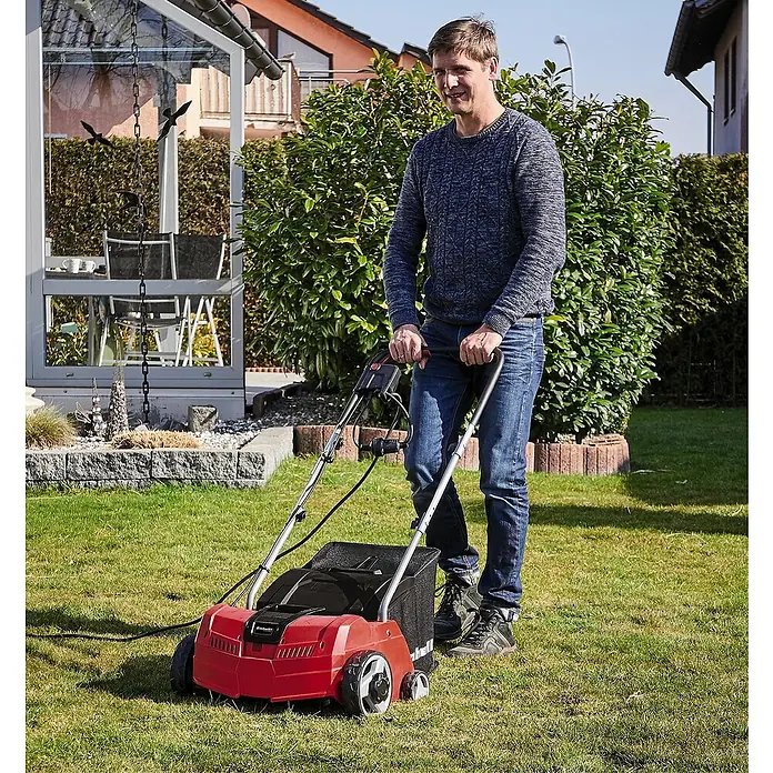 Einhell Vertikutierer GC-SA 1231/1 - 1.200 W, Arbeitsbreite: 31 cm - Anwendungsbeispiel