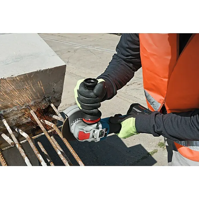 Bosch Professional Akku-Winkelschleifer GWX 18V-10 - 18 V, Ohne Akku, Durchmesser Scheibe: 125 mm, Kunststoffkoffer - Anwendungsbeispiel