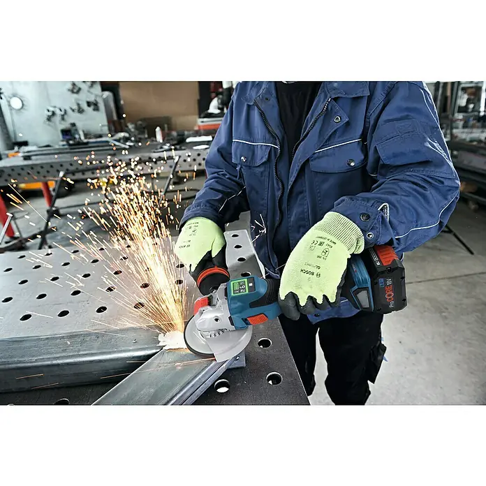 Bosch Professional Akku-Winkelschleifer GWX 18V-15 SC - 18 V, 2 Akkus, 8 Ah, Durchmesser Scheibe: 125 mm - Anwendungsbeispiel