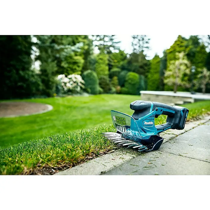 Makita Akku-Gras- & Strauchschere UM600DSMEX - 12 V, Li-Ionen, 1 Akku - Stimmungsaufnahme
