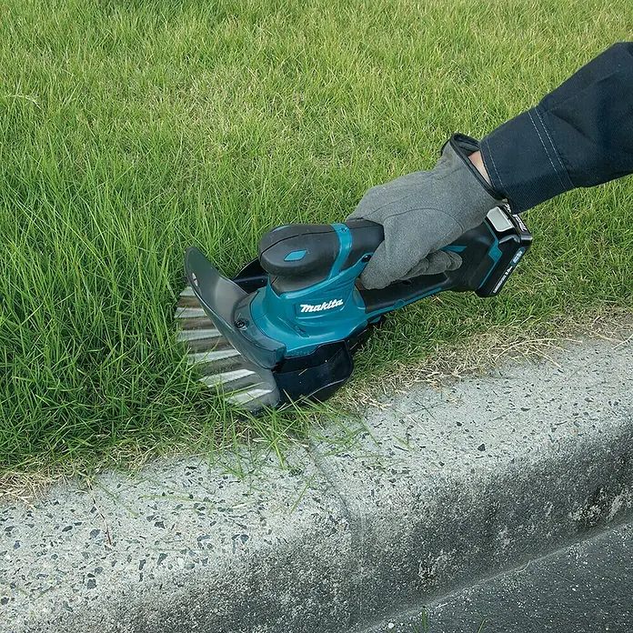 Makita Akku-Gras- & Strauchschere UM600DSMEX - 12 V, Li-Ionen, 1 Akku - Anwendungsbeispiel