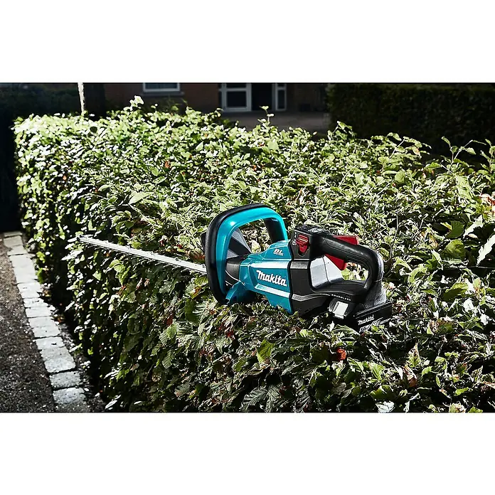 Makita Akku-Heckenschere DUH502Z - 18 V, Li-Ionen, Ohne Akku, Schnittlänge: 50 cm - Stimmungsaufnahme