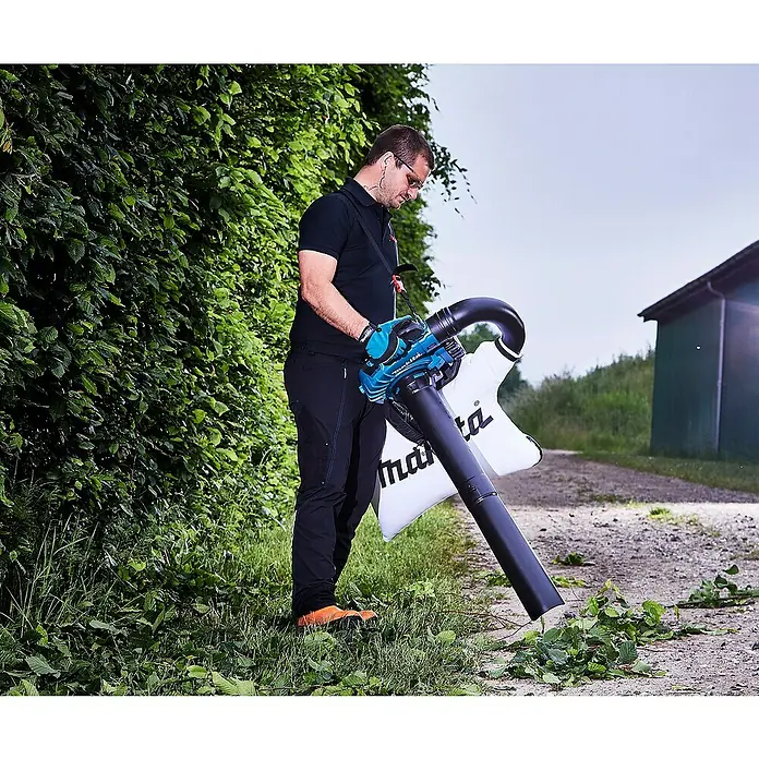 Makita Akku-Laubbläser DUB363ZV - 2 x 18 V, Li-Ionen, Ohne Akku, Blasleistung: 13,4 m³/min - Anwendungsbeispiel